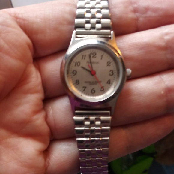 😍 Armitron Womens Watch - Picture 1 of 3